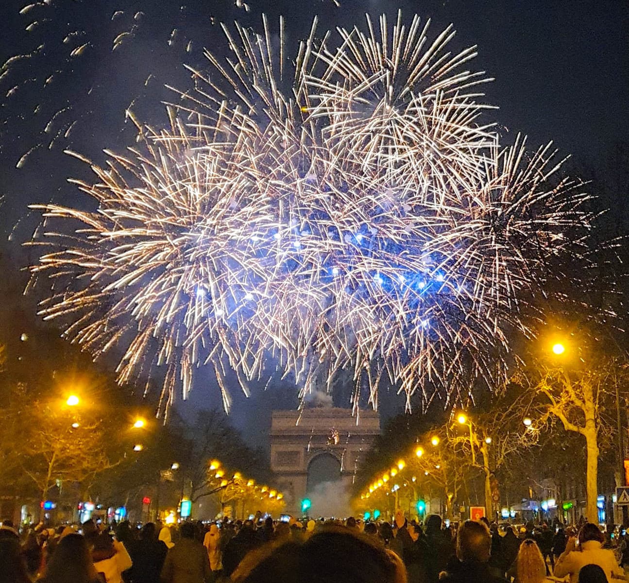 Pfingstmontag Feiertag In Frankreich Geschäfte Offen Feiertage